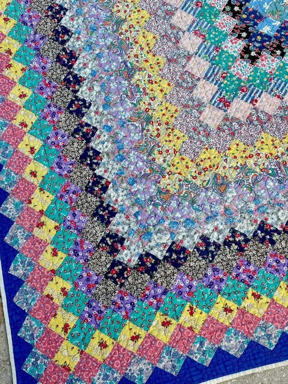 Vintage 70-80s Trip Around The World Patchwork hand-Quilted Cotton quilt